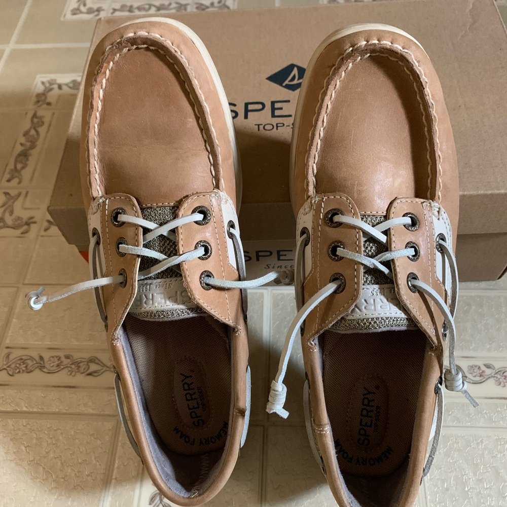 Sperry Like New Size 8 - image 2